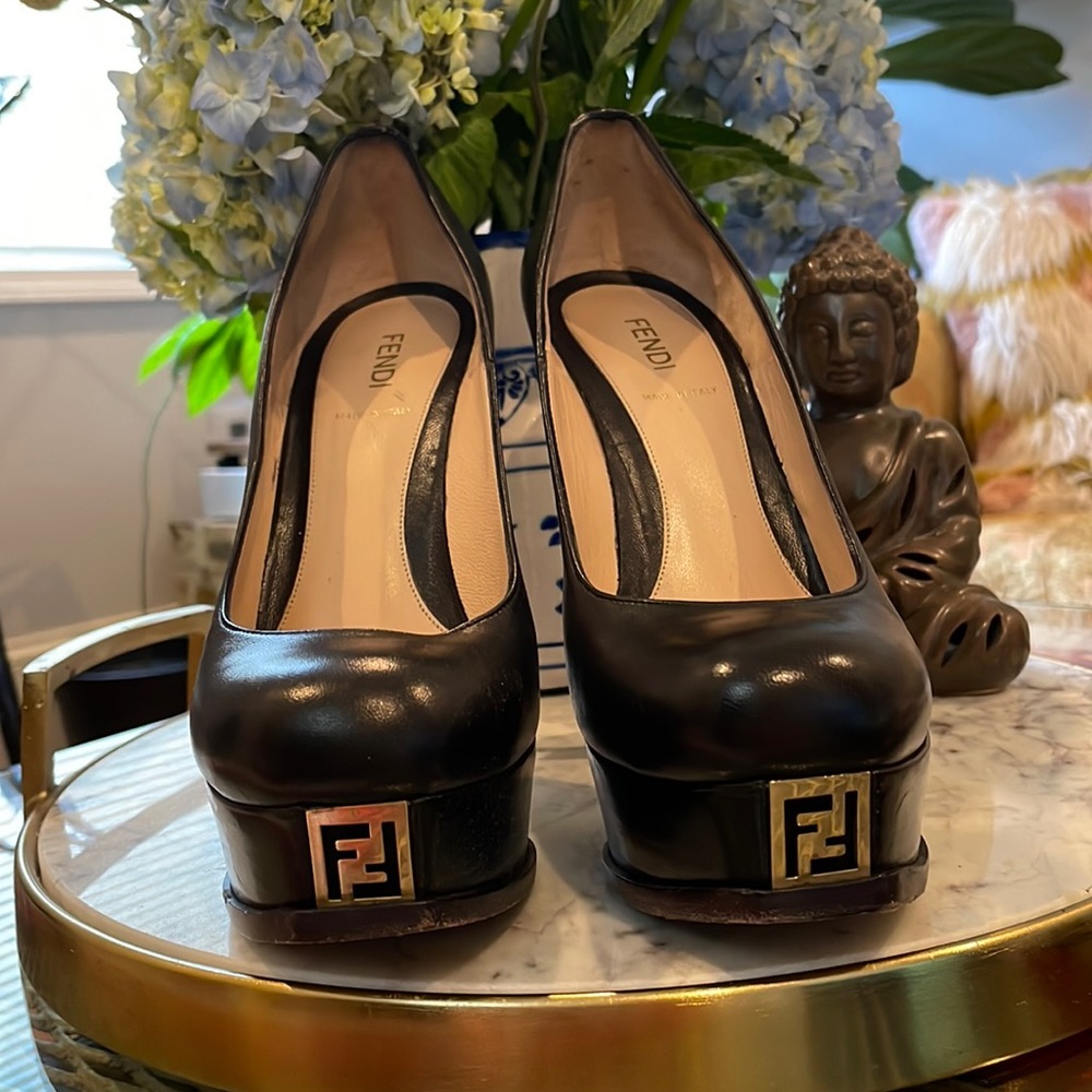 Fendi - Fendista Pump Black. Size 38.5